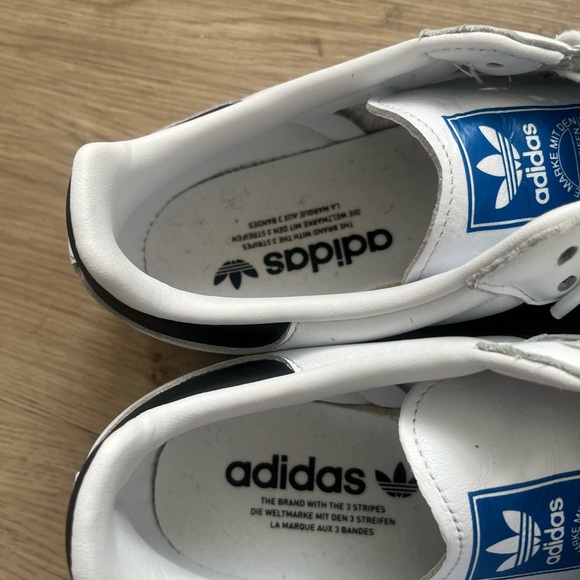 OG basicblack and white Adidas sambas M size 9.5 trendy rarely worn - Picture 7 of 7